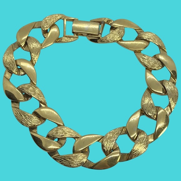 gold tone textured metal ribbon link bracelet. - Picture 6 of 7